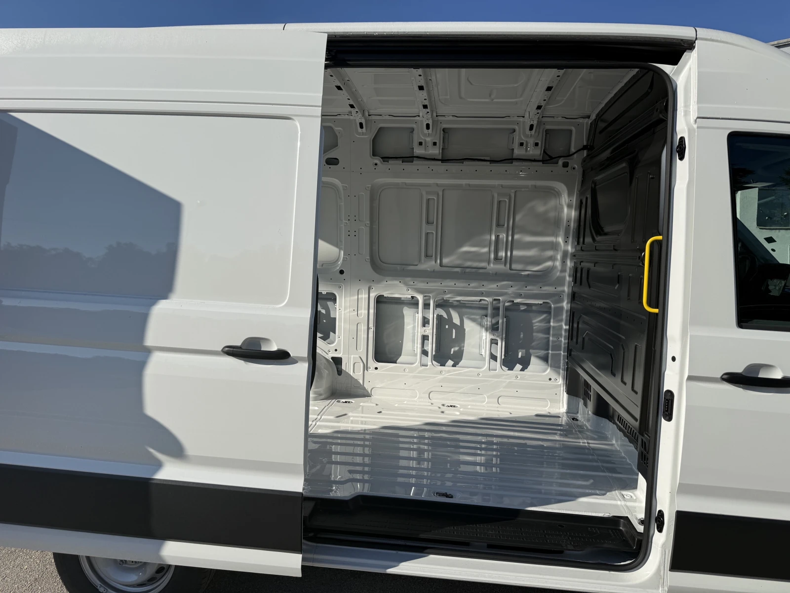 VW Crafter 35 Kasten M 11, 3 м3 2, o TDI 140 k.c 6MT, снимка 6 - Бусове и автобуси - 54993248