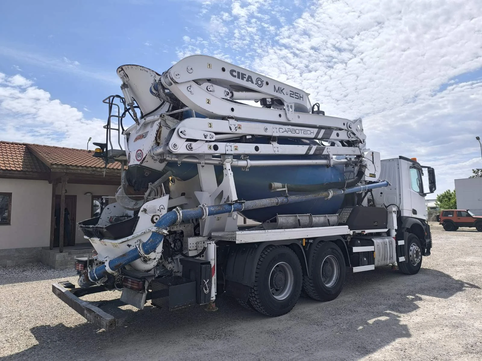 Бетон помпа Mercedes-Benz AROCS 3342 CIFA MK25H - изображение 7