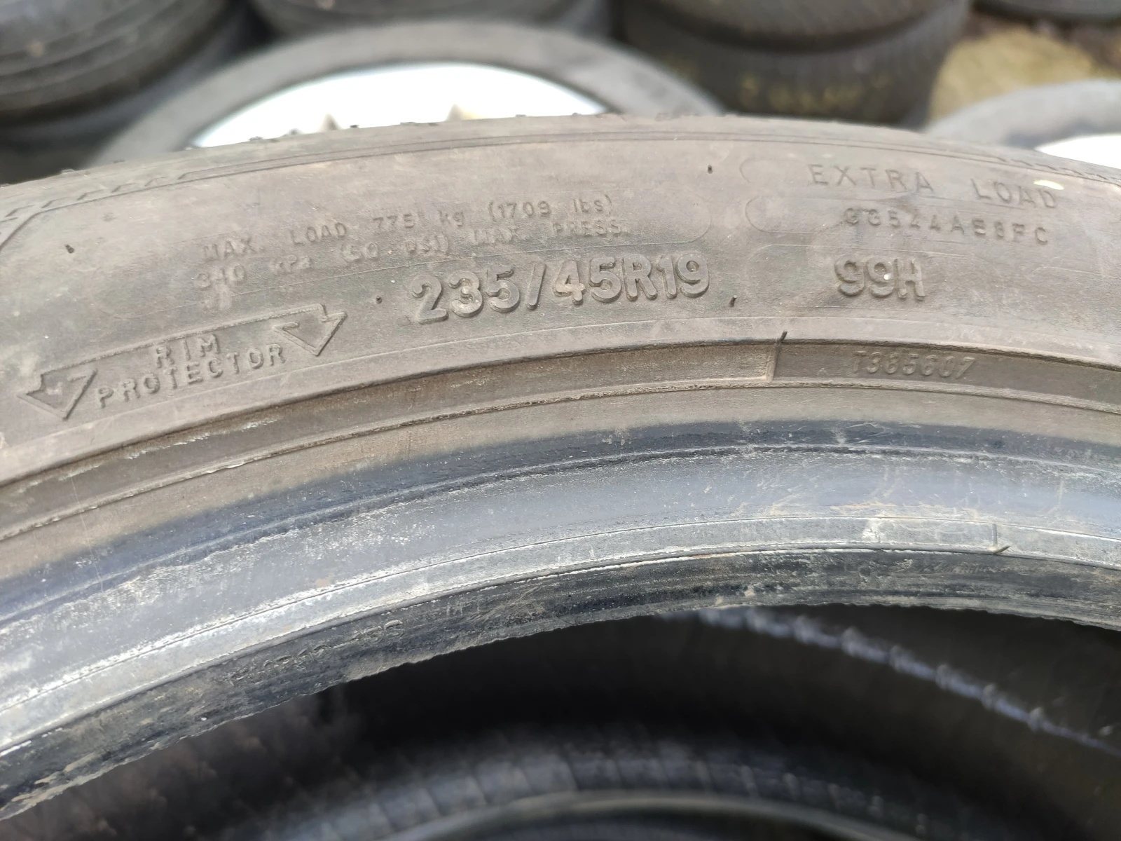 Гуми Летни 235/45R19, снимка 6 - Гуми и джанти - 54173675