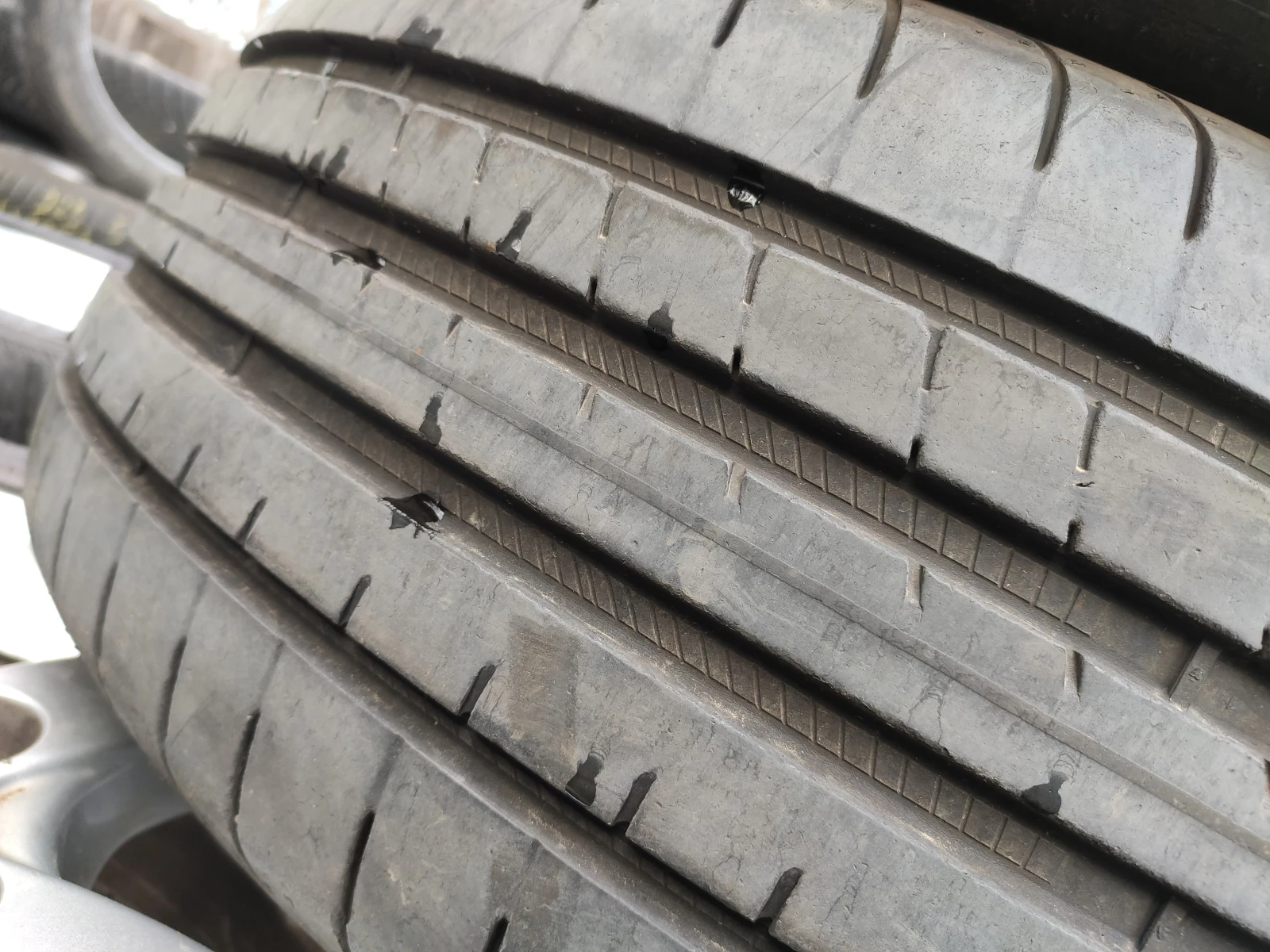 Гуми Летни 235/45R19