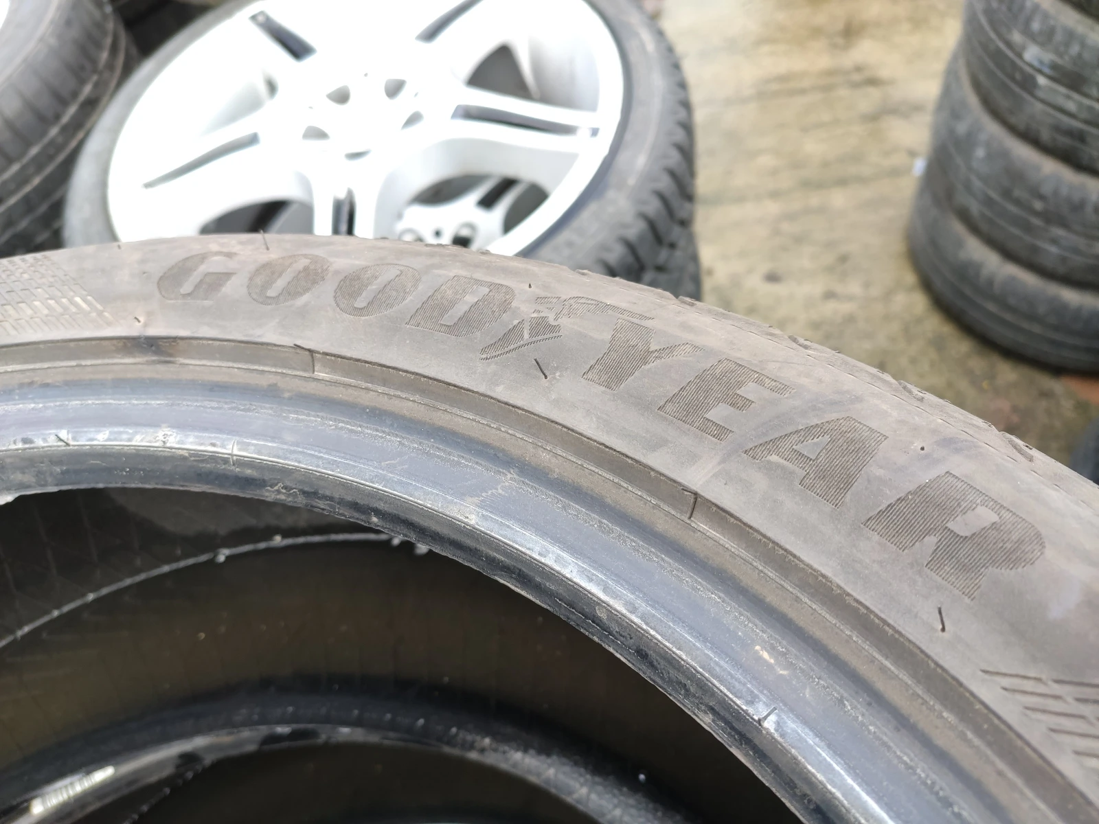 Гуми Летни 235/45R19, снимка 5 - Гуми и джанти - 54173675