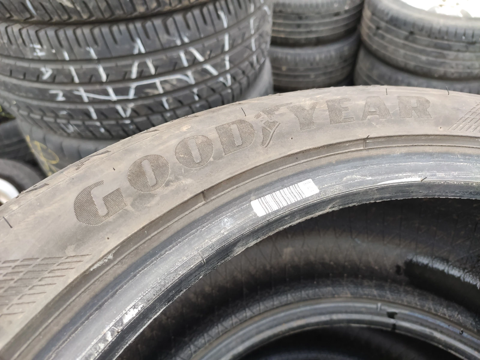 Гуми Летни 235/45R19, снимка 7 - Гуми и джанти - 54173675