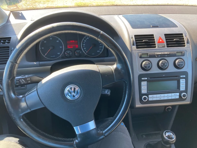 VW Touran 1.9 TDI, снимка 9 - Автомобили и джипове - 47420961