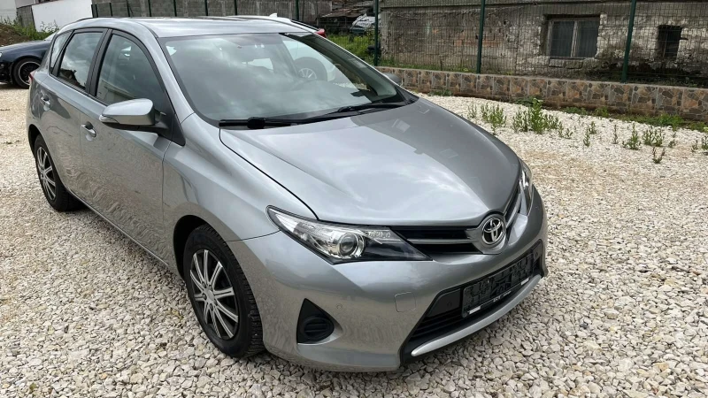 Toyota Auris 1.3, снимка 2 - Автомобили и джипове - 49585350