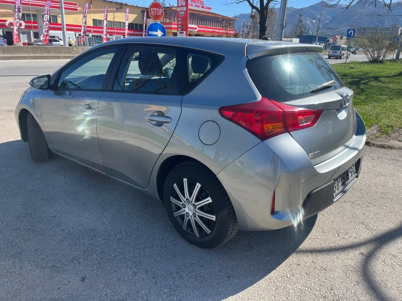 Toyota Auris 1.3, снимка 6 - Автомобили и джипове - 49585350