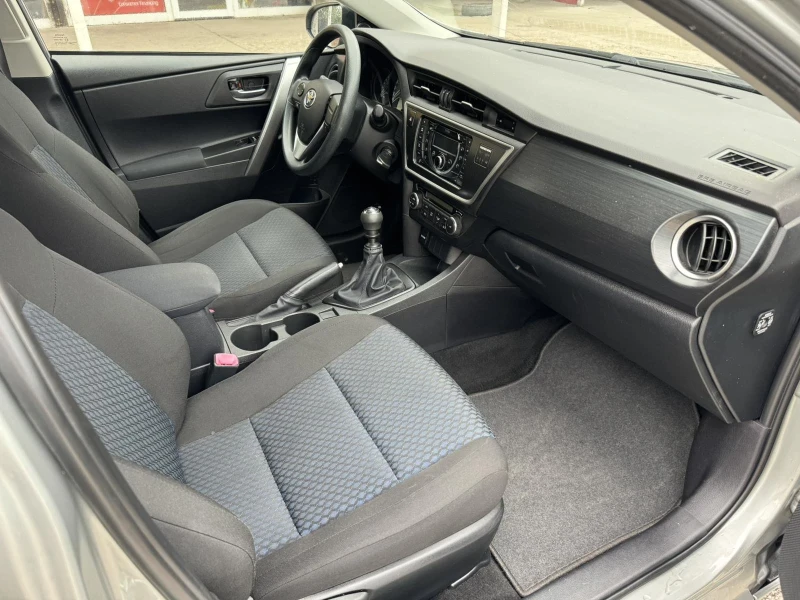 Toyota Auris 1.3, снимка 4 - Автомобили и джипове - 49585350