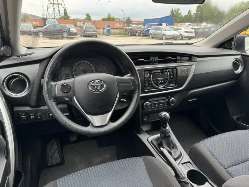 Toyota Auris 1.3, снимка 7 - Автомобили и джипове - 49585350