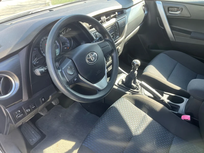 Toyota Auris 1.3, снимка 14 - Автомобили и джипове - 49585350