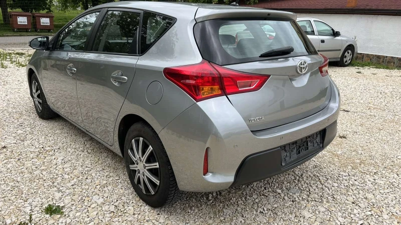 Toyota Auris 1.3, снимка 8 - Автомобили и джипове - 49585350