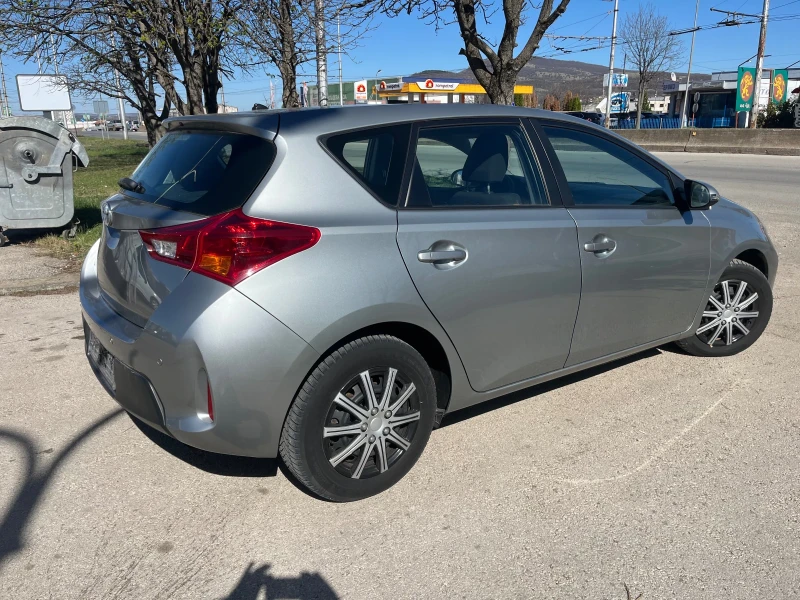 Toyota Auris 1.3, снимка 4 - Автомобили и джипове - 49585350