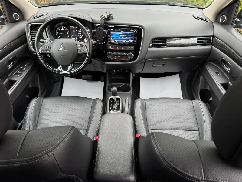 Mitsubishi Outlander Facelift-КОЖА-ПОДГРЕВ-КАМЕРА-186Х.КМ-УНИКАЛНА-ТОП!, снимка 13 - Автомобили и джипове - 51852152