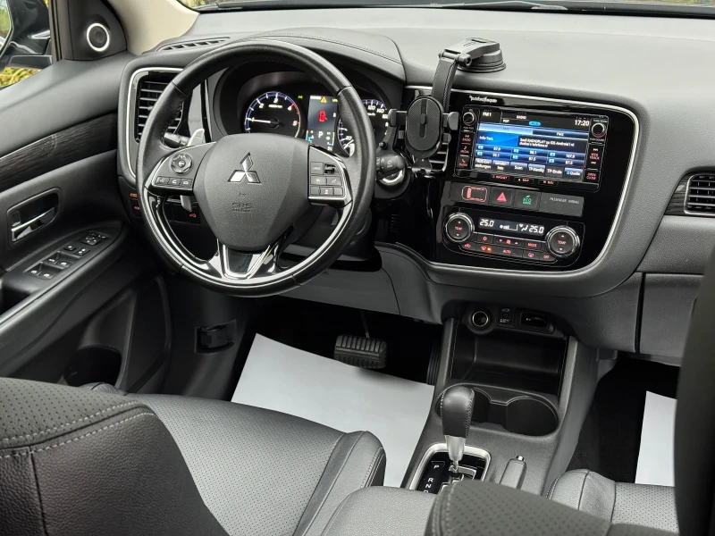 Mitsubishi Outlander Facelift-КОЖА-ПОДГРЕВ-КАМЕРА-186Х.КМ-УНИКАЛНА-ТОП!, снимка 12 - Автомобили и джипове - 51852152