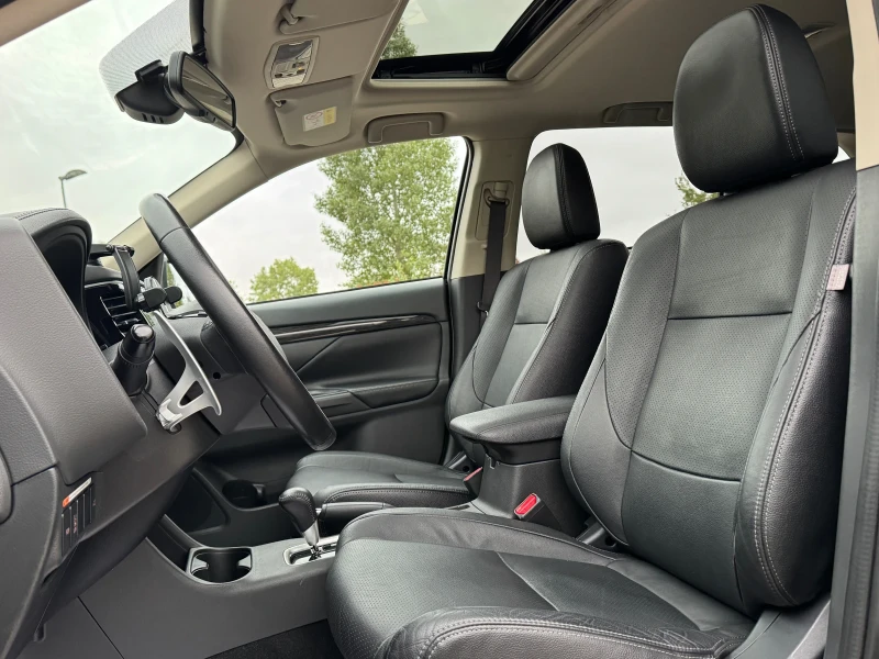 Mitsubishi Outlander Facelift-КОЖА-ПОДГРЕВ-КАМЕРА-186Х.КМ-УНИКАЛНА-ТОП!, снимка 10 - Автомобили и джипове - 51852152