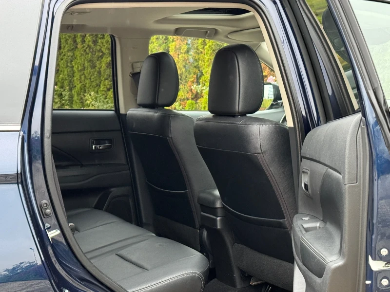 Mitsubishi Outlander Facelift-КОЖА-ПОДГРЕВ-КАМЕРА-186Х.КМ-УНИКАЛНА-ТОП!, снимка 11 - Автомобили и джипове - 51852152