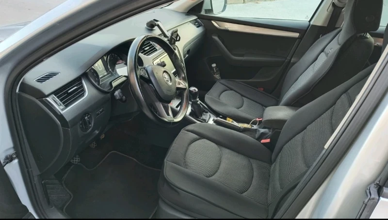 Skoda Octavia, снимка 8 - Автомобили и джипове - 52635095