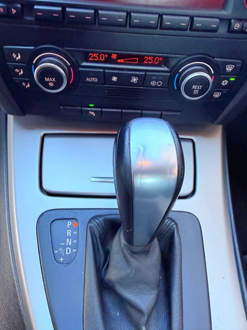 BMW 320 2007 г. 2.0 Дизел 163кс Автоматик  , снимка 14 - Автомобили и джипове - 53114270