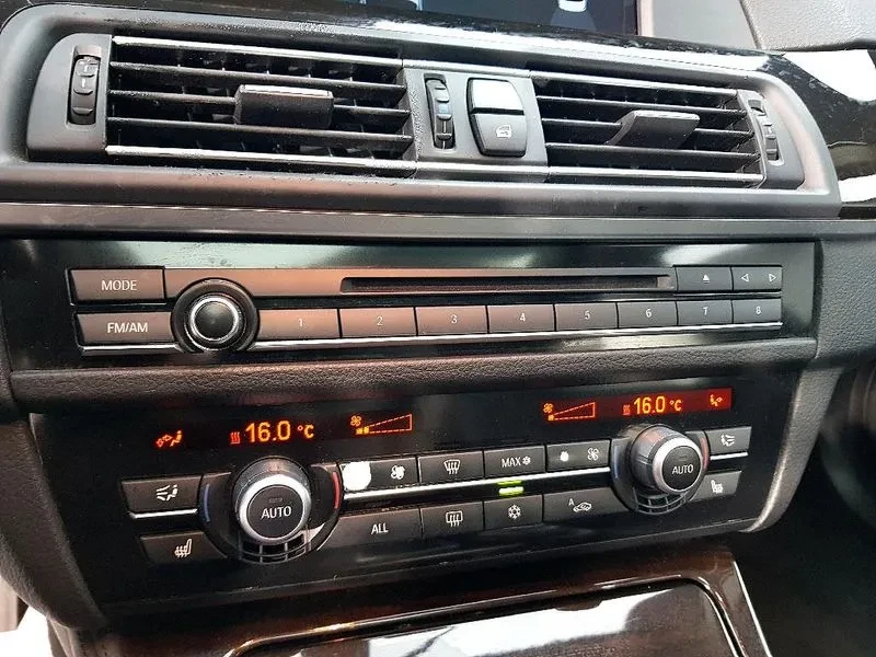 BMW 520 D, снимка 13 - Автомобили и джипове - 55898230