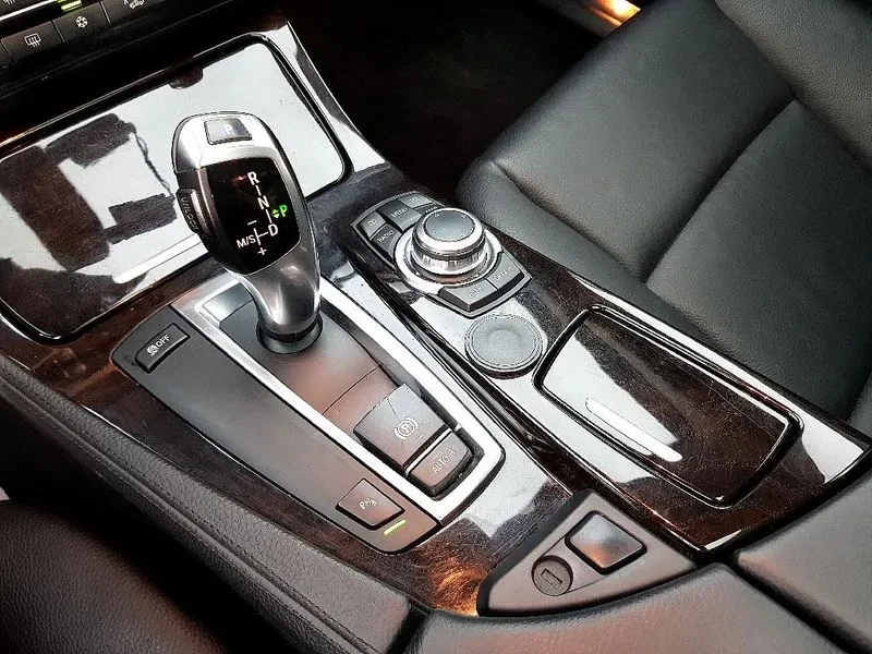 BMW 520 D, снимка 14 - Автомобили и джипове - 55898230