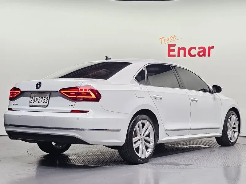 VW Passat 2.0 TSI - САМО 30% АВАНС, снимка 2 - Автомобили и джипове - 56267697