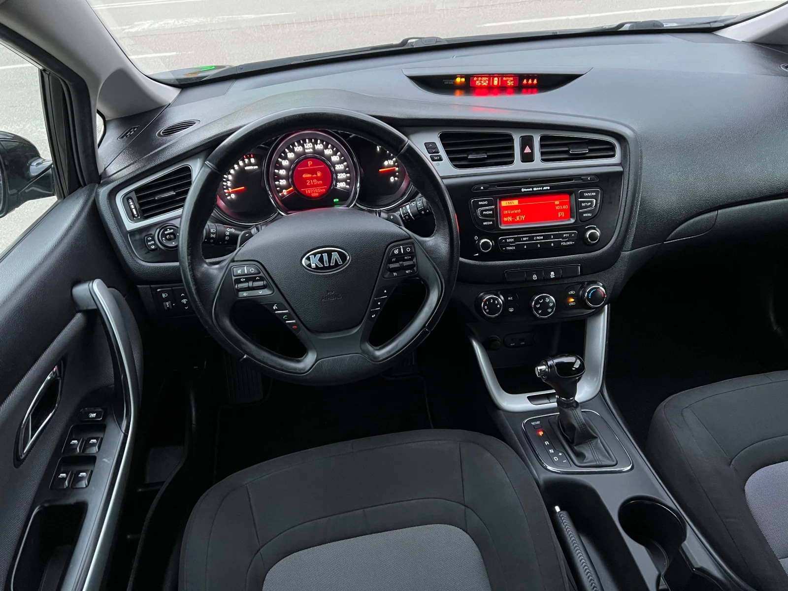 Kia Ceed 1.6i 2015г ШВЕЙЦАРИЯ - изображение 10