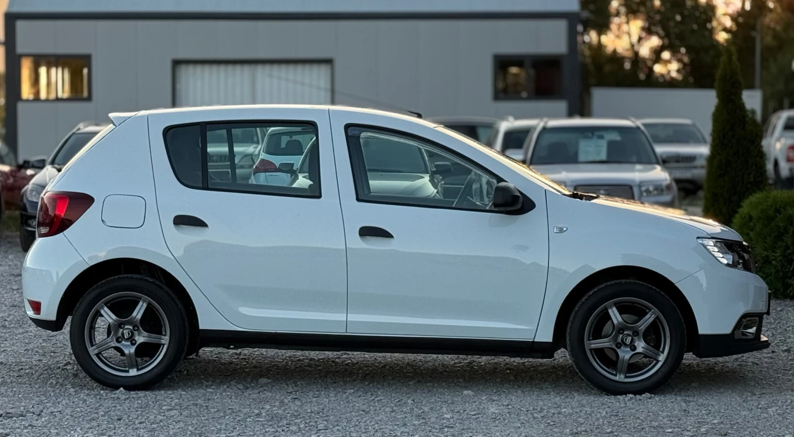 Dacia Sandero 1.0i 75к.с * Климатик*  - изображение 8