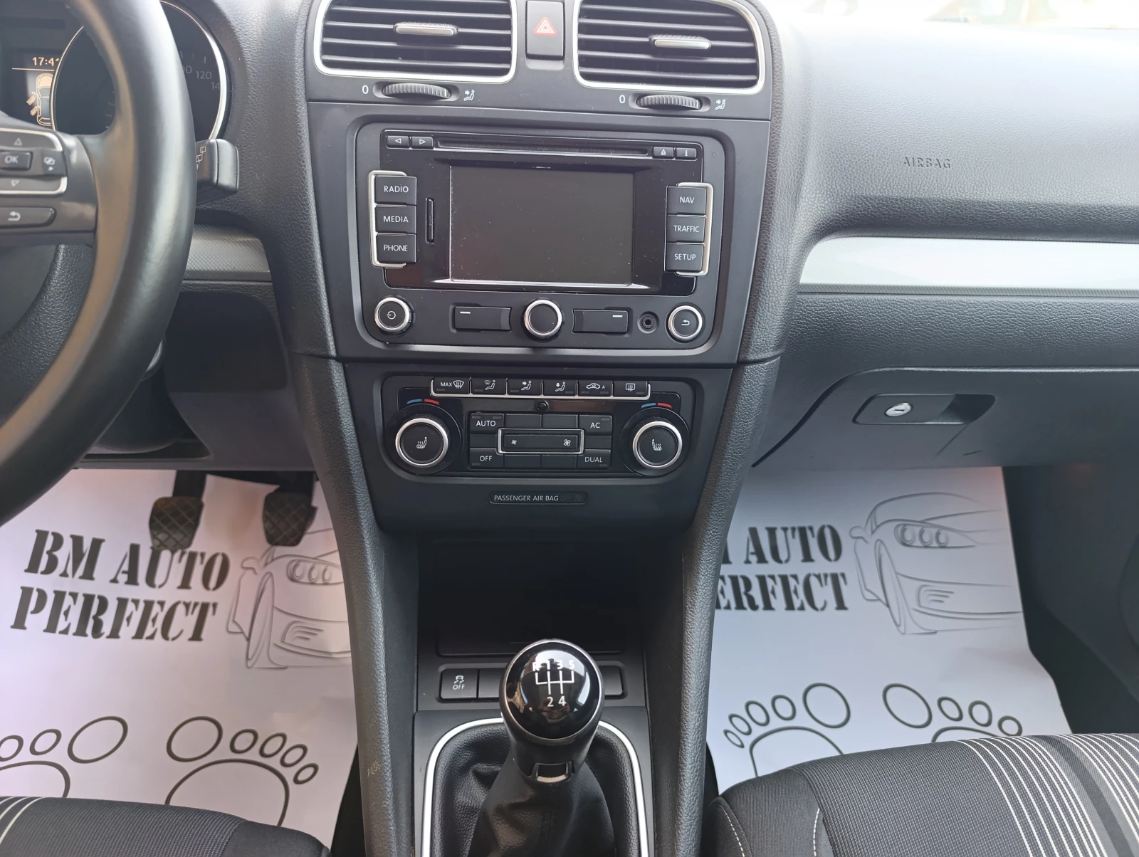 VW Golf 1.6TDi-KEYLESS, NAVY, PANORAMA - изображение 9
