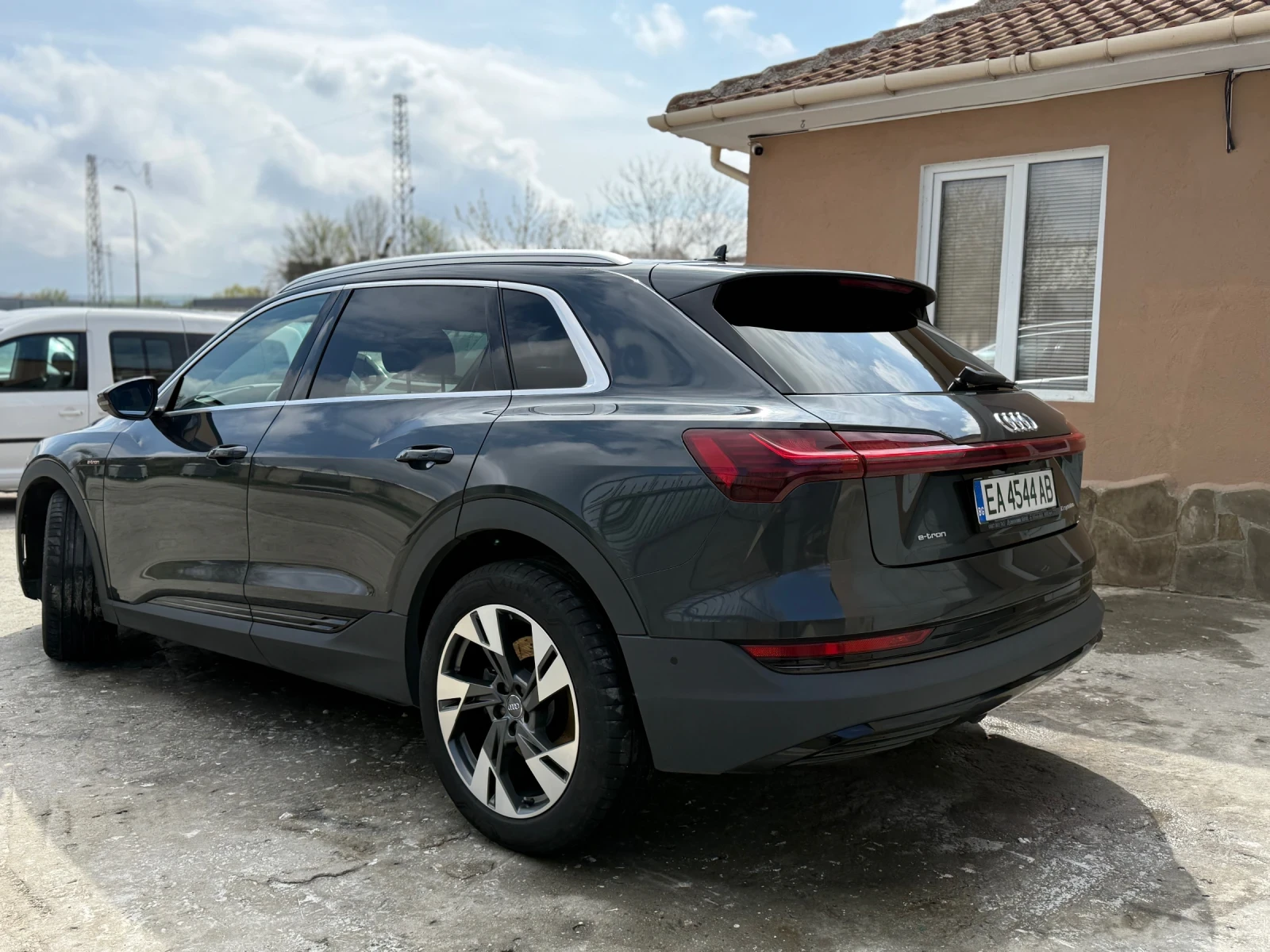 Audi E-Tron 50 quatro S-Line | Mobile.bg   4