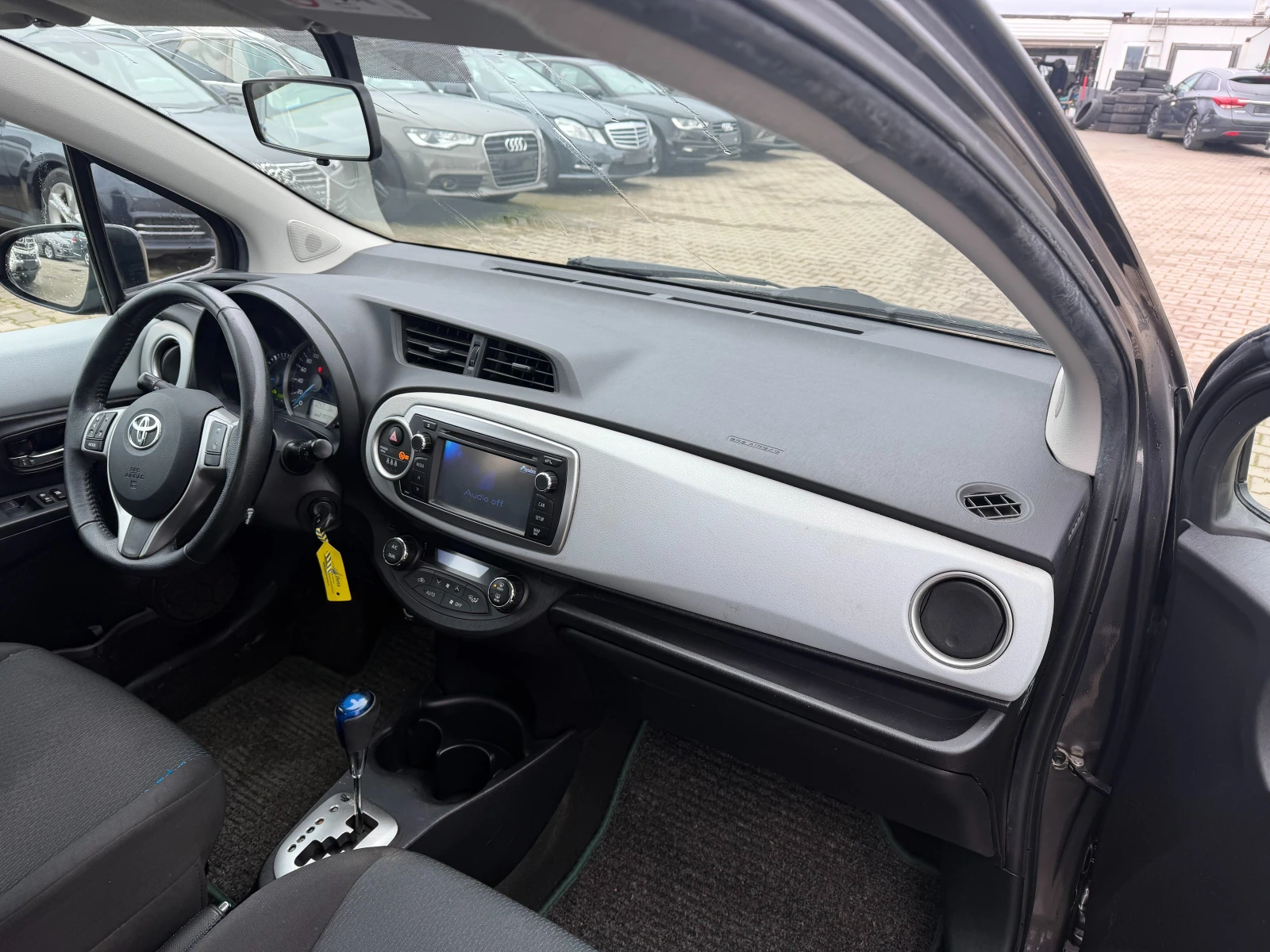 Toyota Yaris 1.5HYBRID AVTOMAT/NAVI/KAMERA EURO 5 | Mobile.bg � ����������� 10