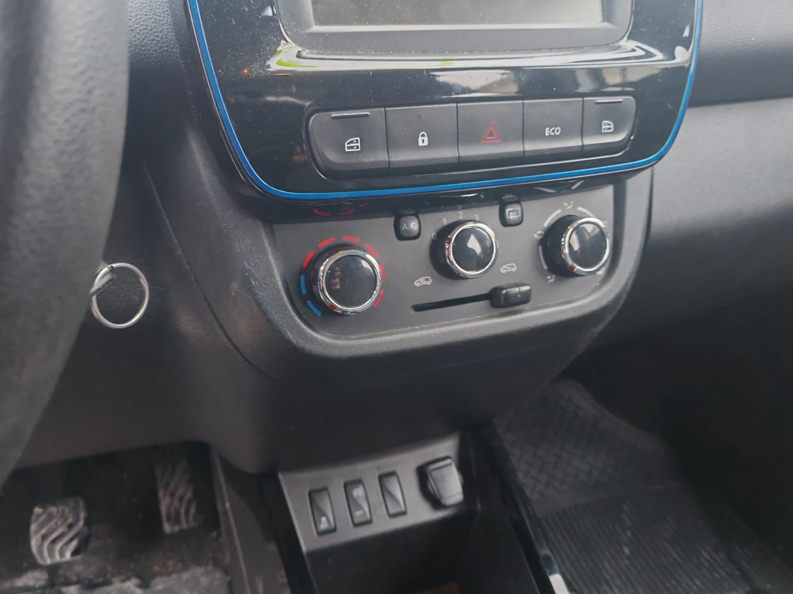 Dacia Spring Капарирано!, снимка 10 - Автомобили и джипове - 53952646