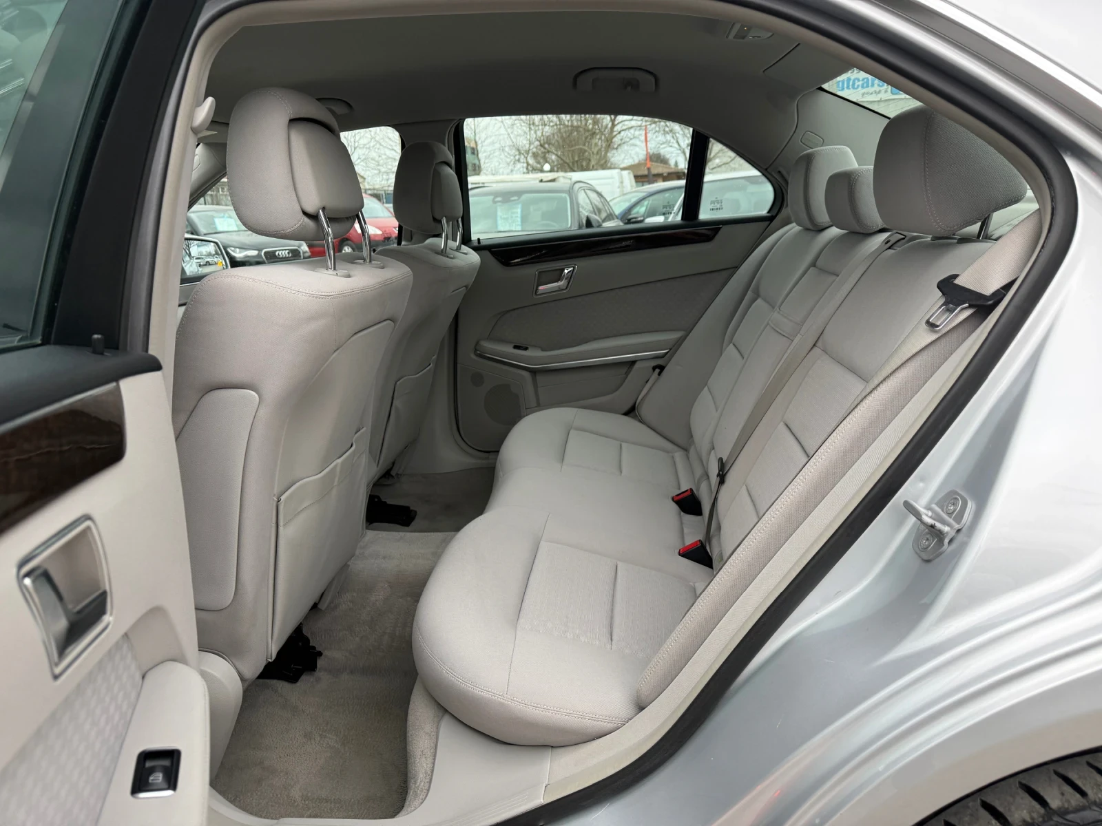 Mercedes-Benz E 220 CDI, снимка 11 - Автомобили и джипове - 54000765