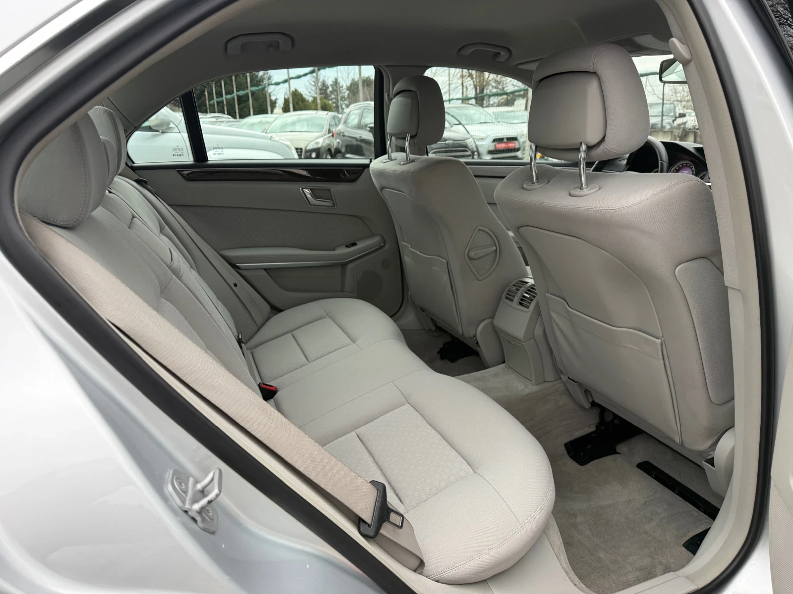 Mercedes-Benz E 220 CDI, снимка 14 - Автомобили и джипове - 54000765