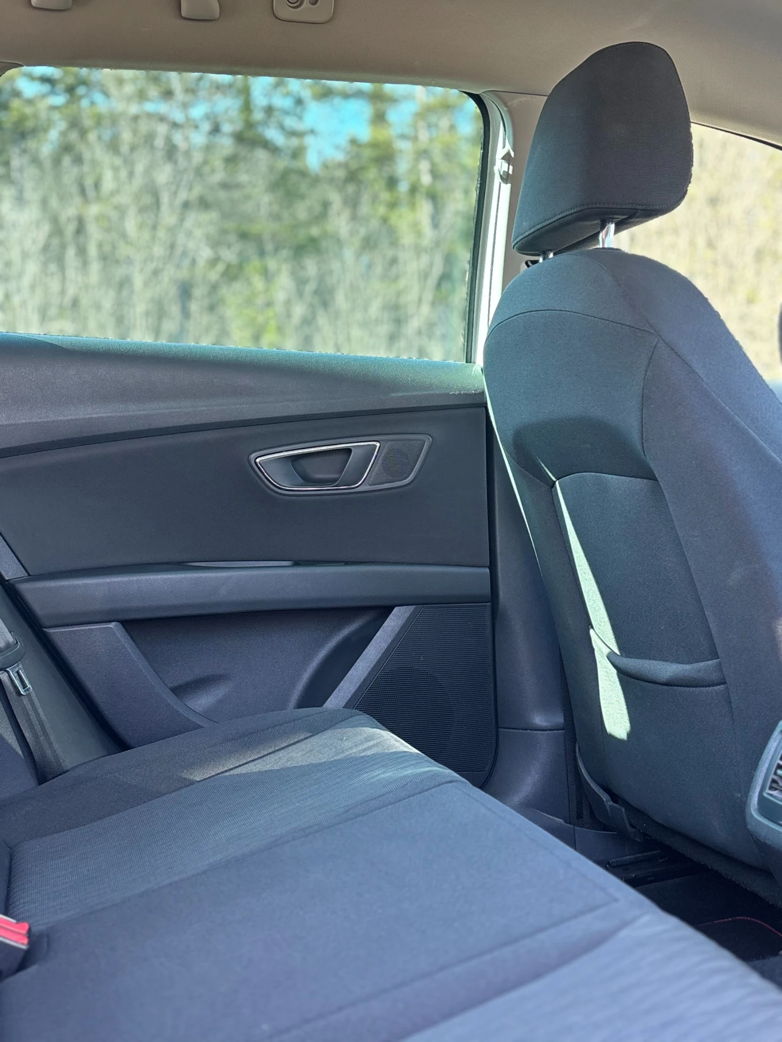 Seat Leon 1.6 TDI | ВНОС ОТ ГЕРМАНИЯ, снимка 15 - Автомобили и джипове - 54207958