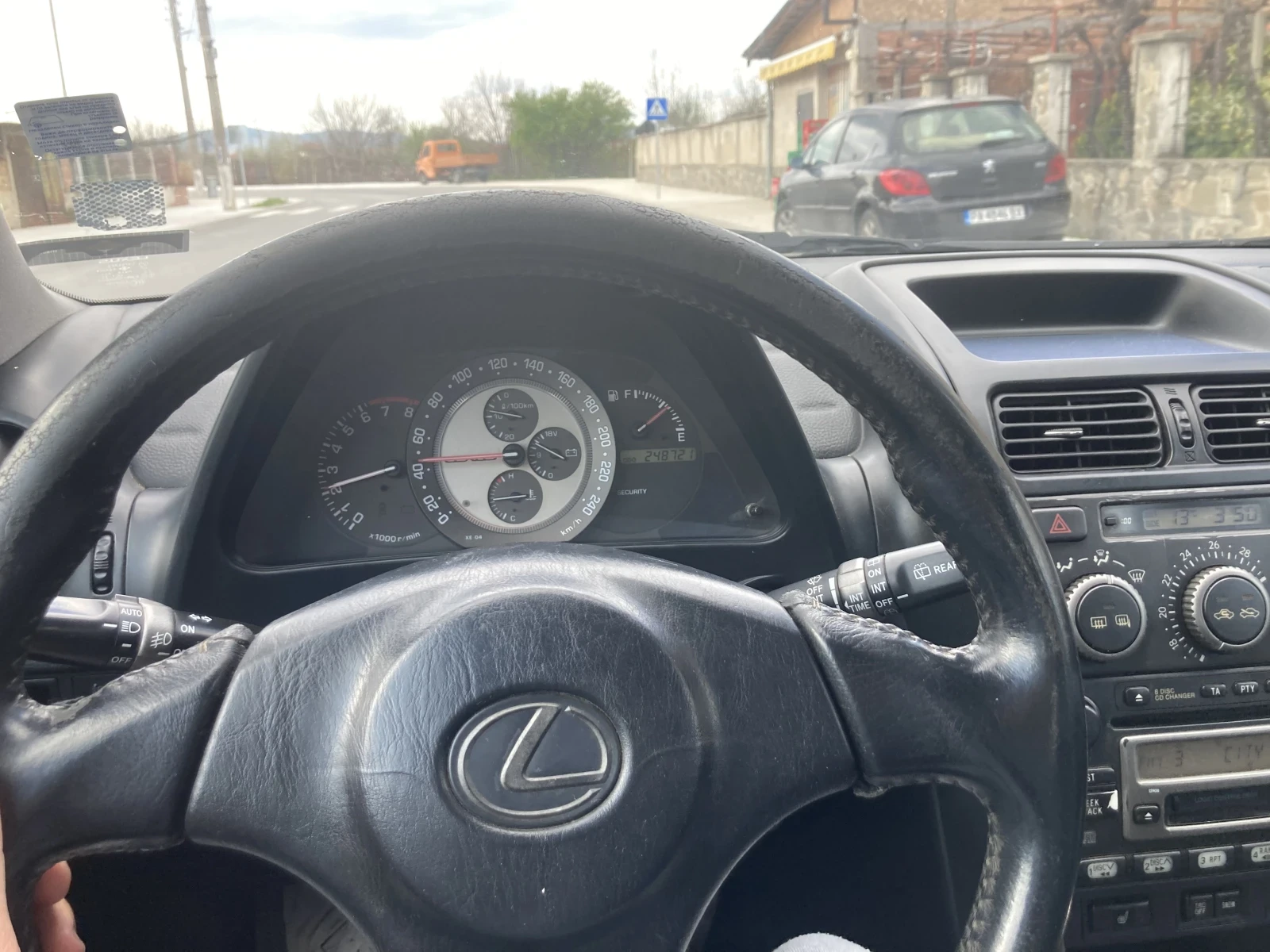 Lexus IS 200, снимка 12 - Автомобили и джипове - 54332550
