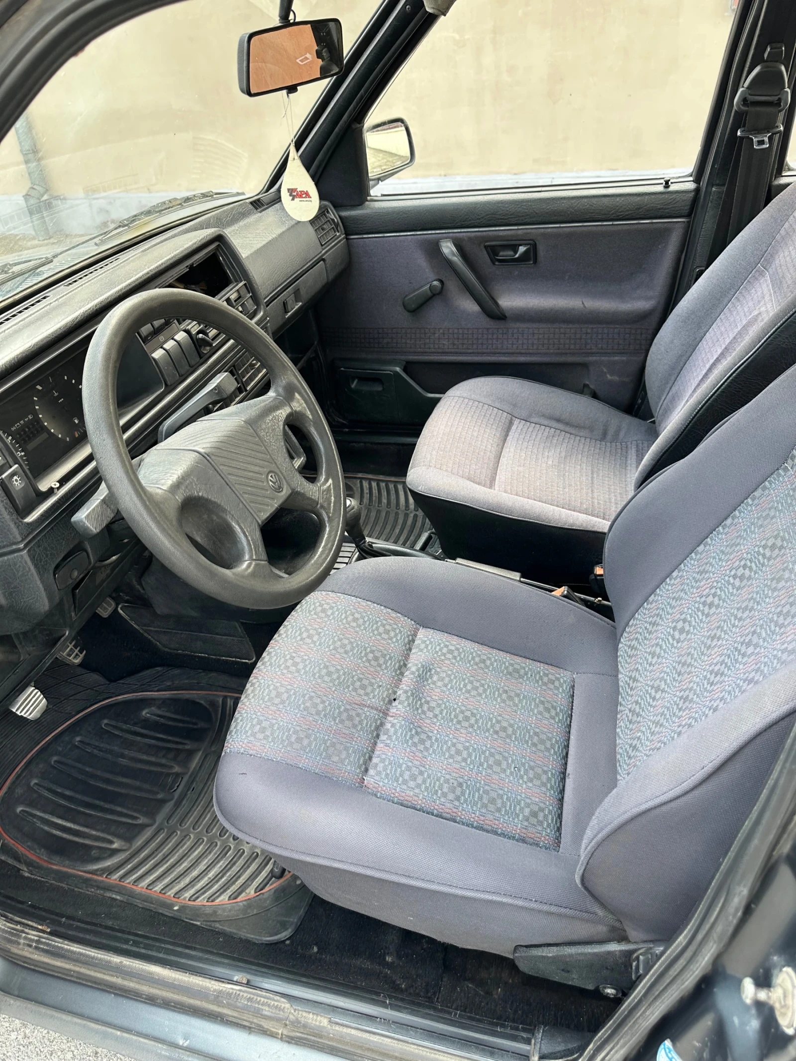 VW Golf 1.6 GTD, снимка 5 - Автомобили и джипове - 54830775