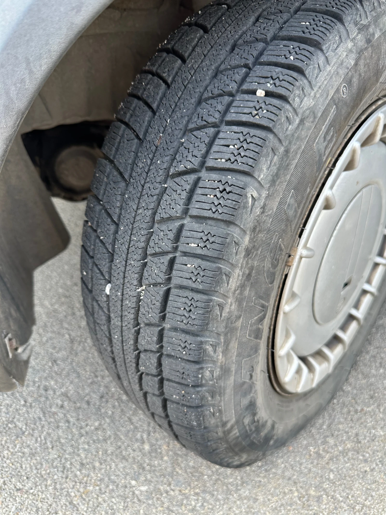 VW Golf 1.6 GTD, снимка 9 - Автомобили и джипове - 54830775