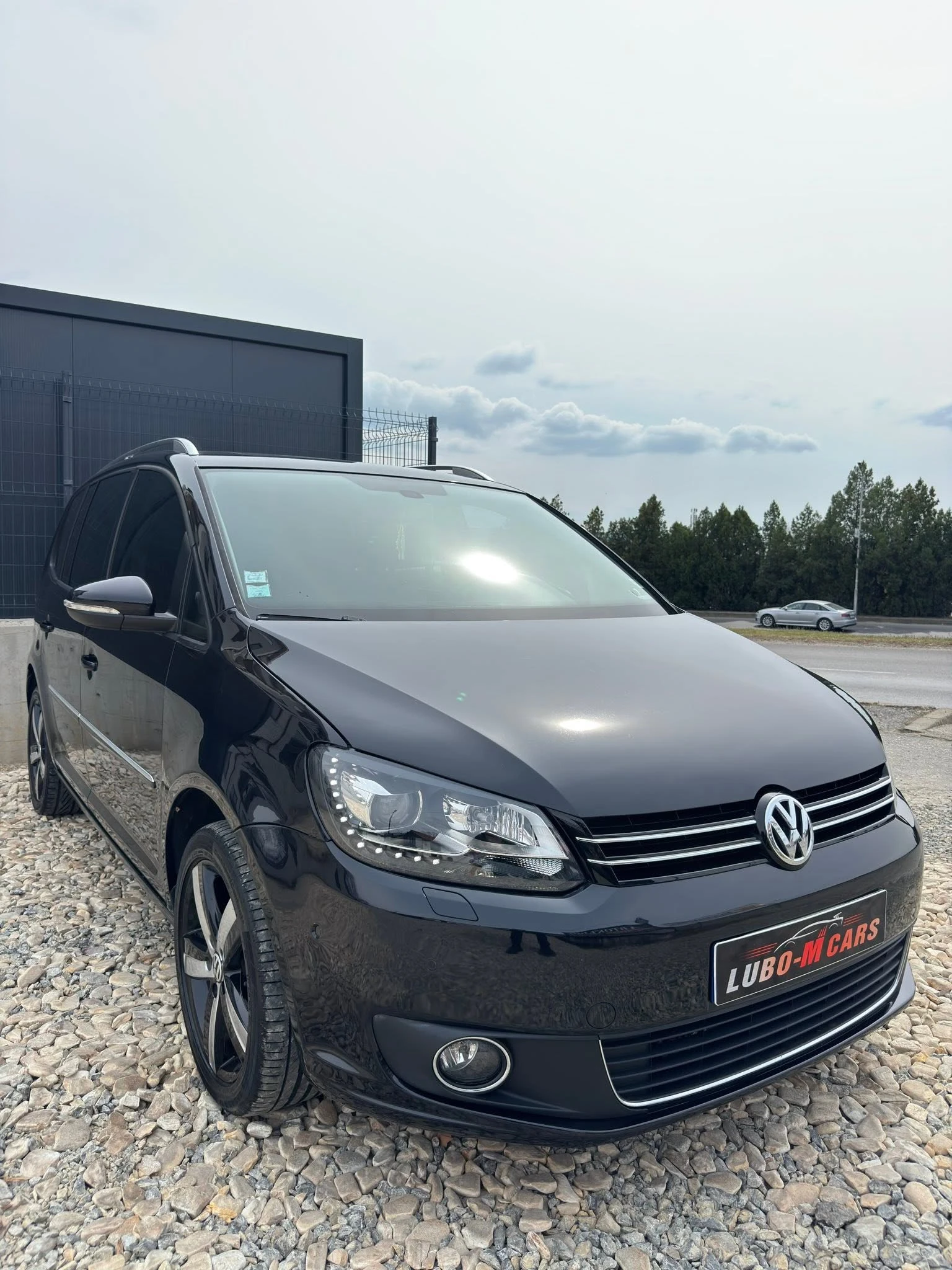 VW Touran 2.0TDI* 140* HIGHLINE* DSG* 6+ 1, снимка 3 - Автомобили и джипове - 55779370