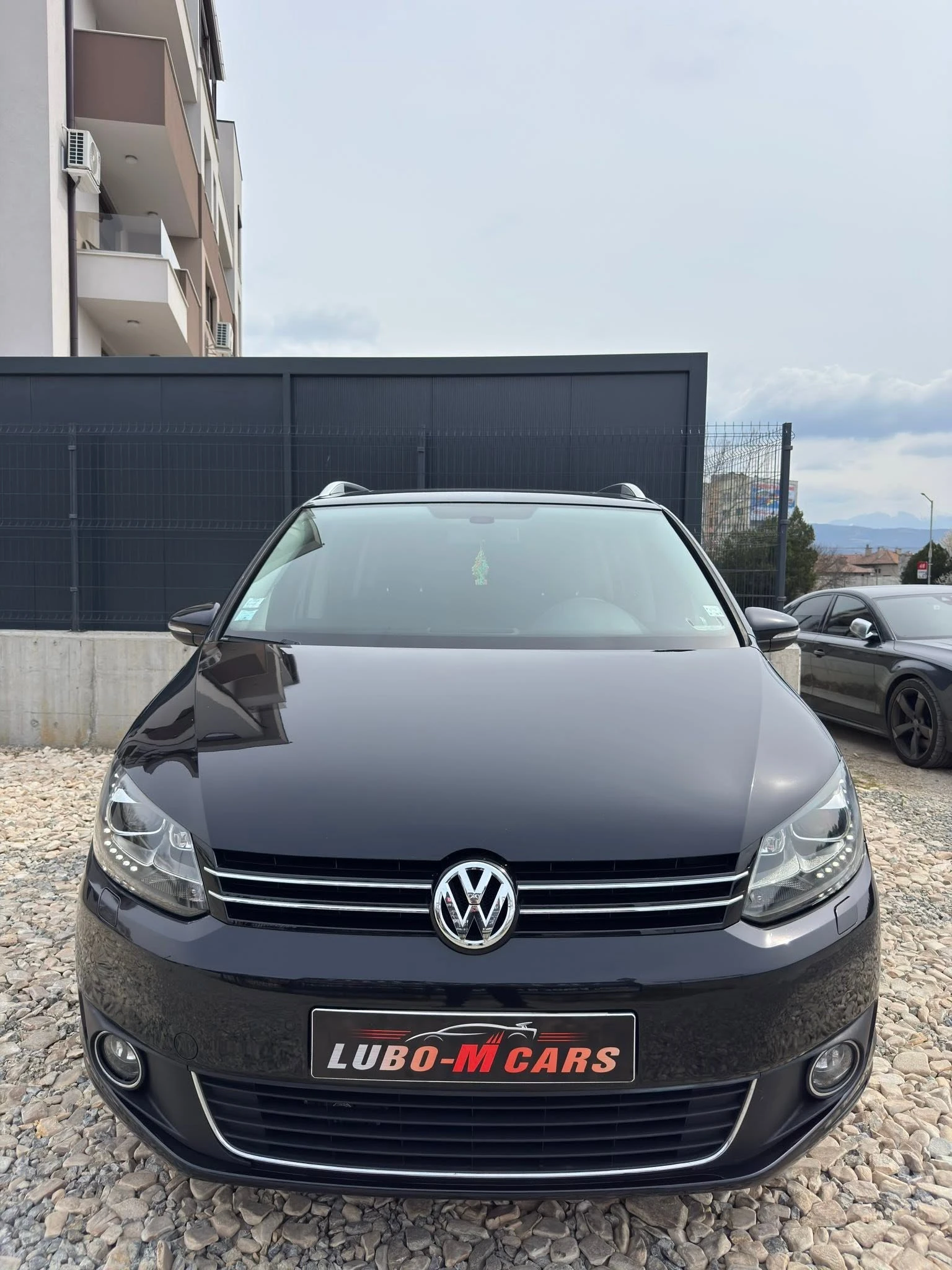 VW Touran 2.0TDI* 140* HIGHLINE* DSG* 6+ 1, снимка 2 - Автомобили и джипове - 55779370