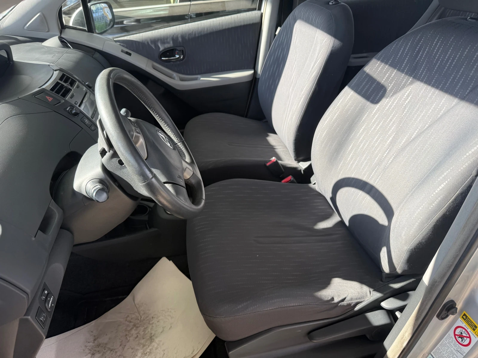 Toyota Yaris, снимка 11 - Автомобили и джипове - 56231985