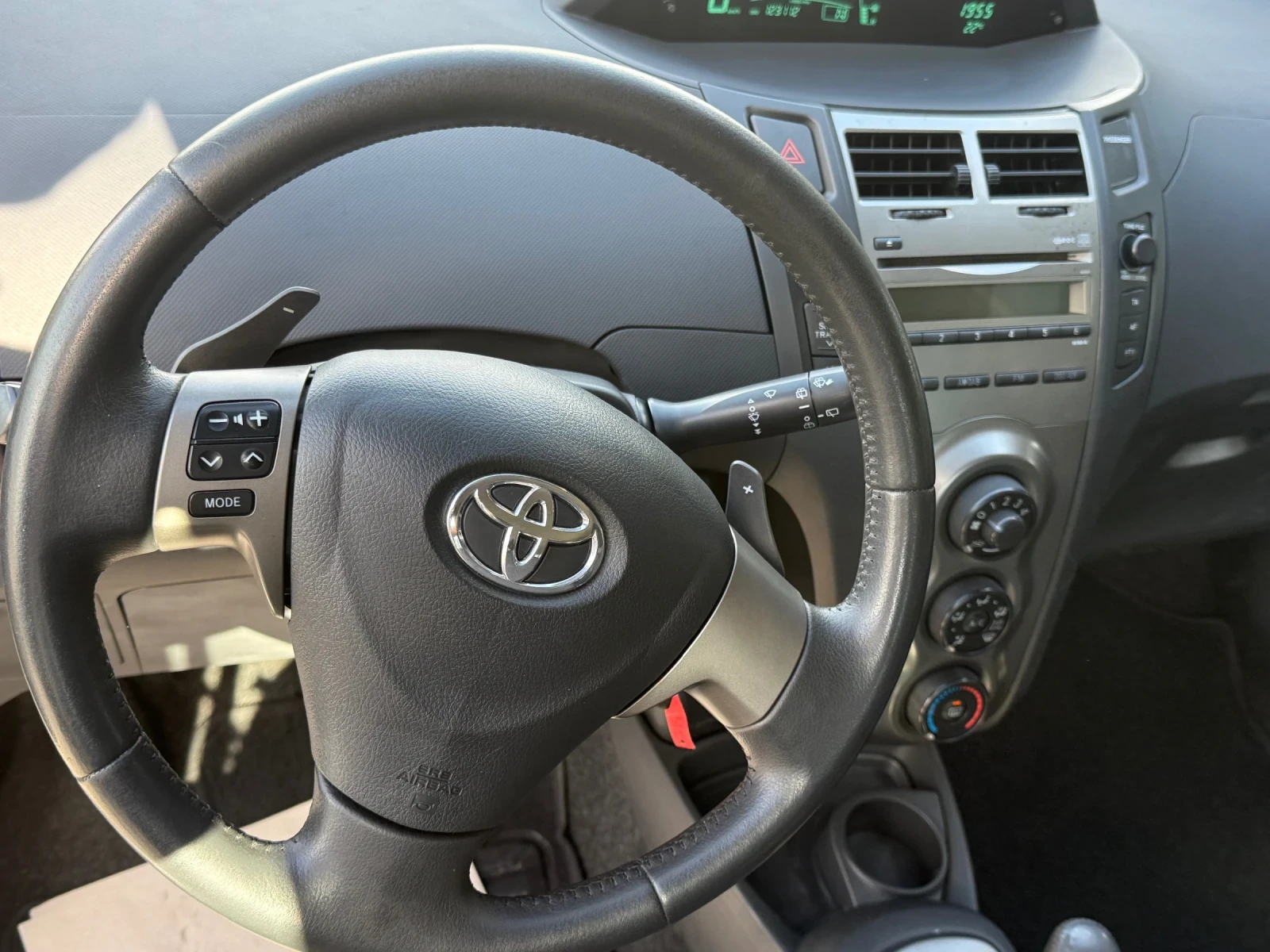 Toyota Yaris, снимка 7 - Автомобили и джипове - 56231985