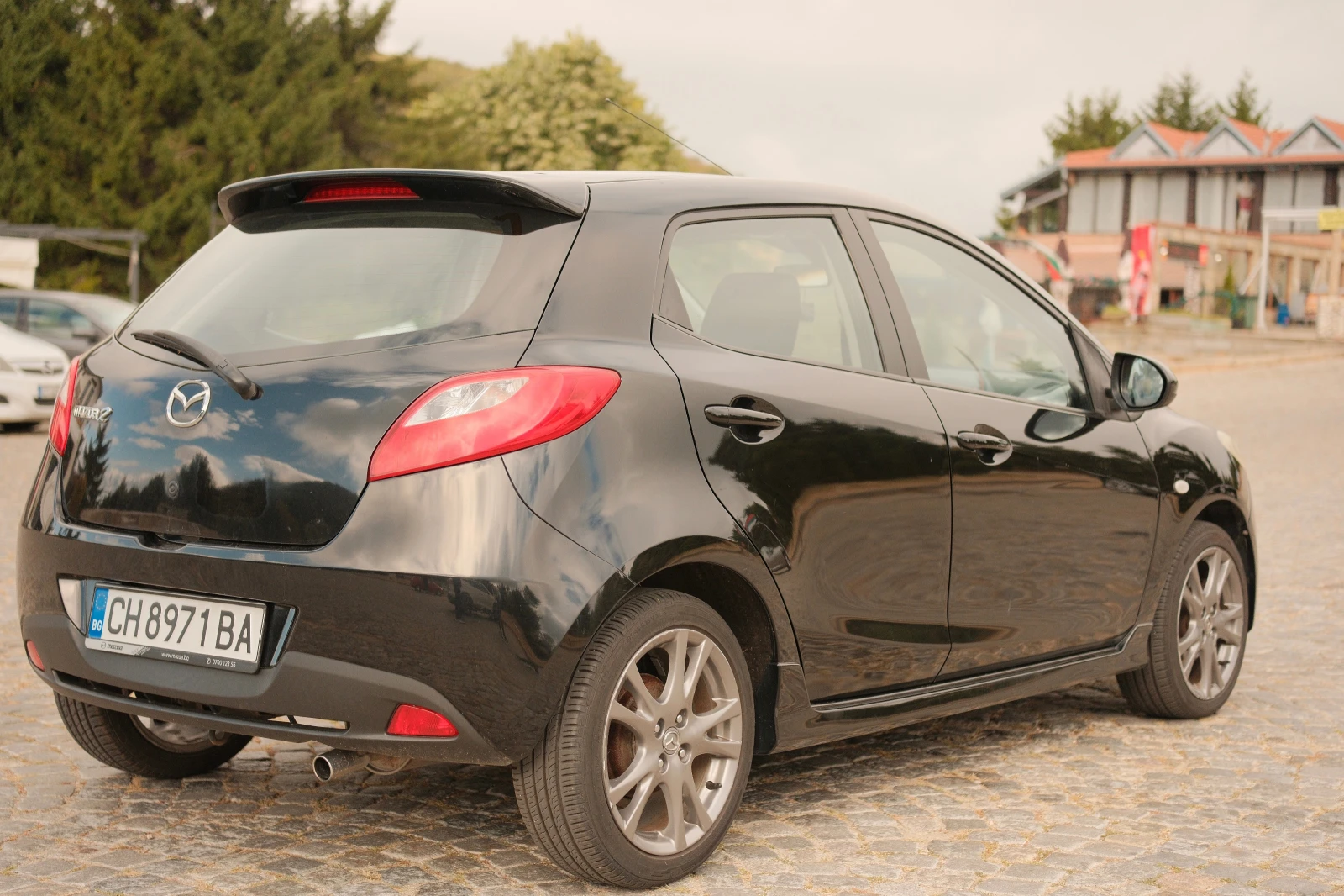 Mazda 2 1.3i facelift, снимка 5 - Автомобили и джипове - 56416175