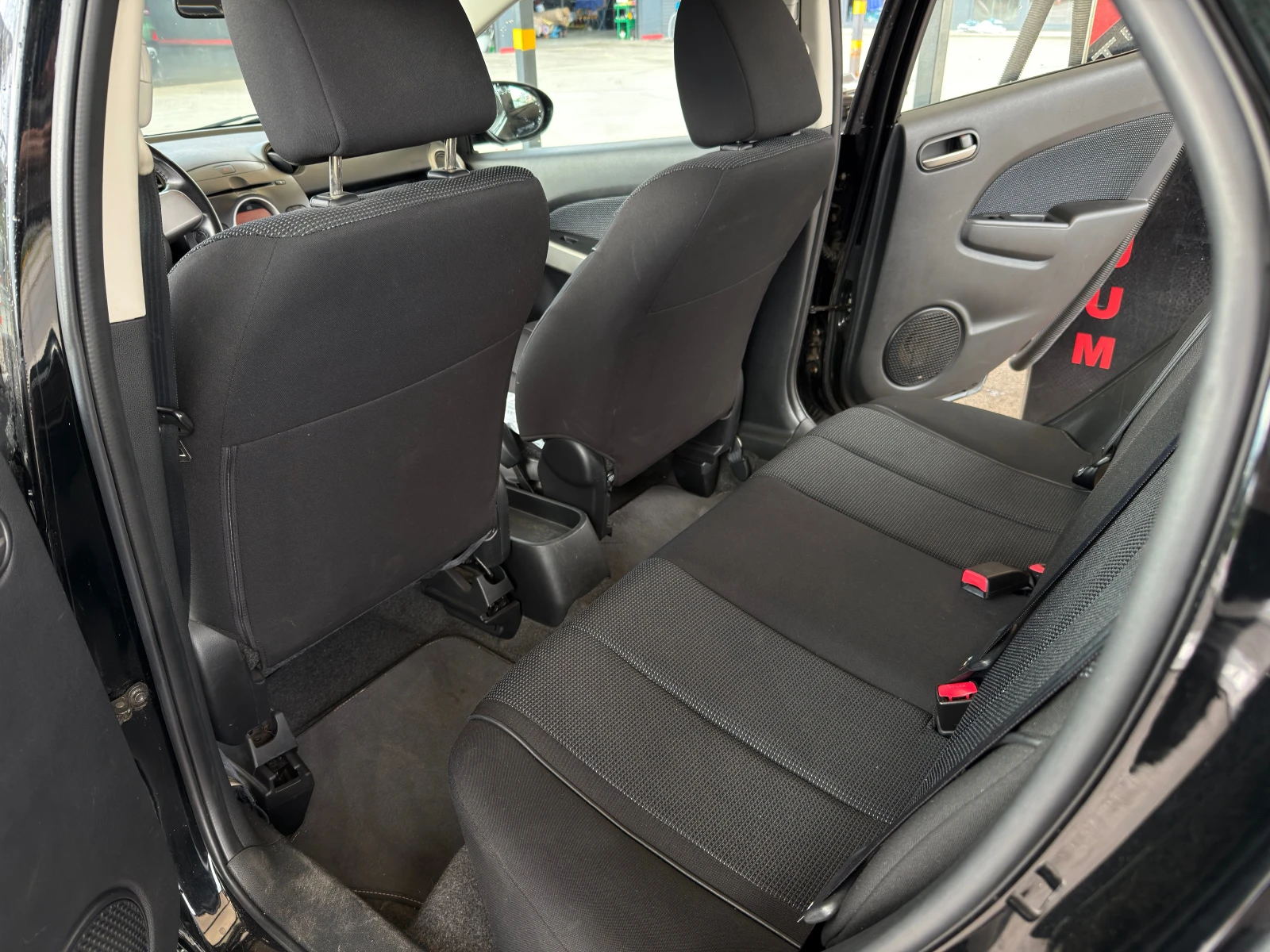 Mazda 2 1.3i facelift, снимка 11 - Автомобили и джипове - 56416175