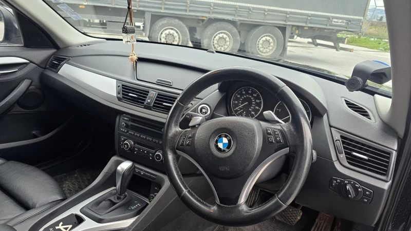 BMW X1 2.3D xDrive, снимка 10 - Автомобили и джипове - 53044863