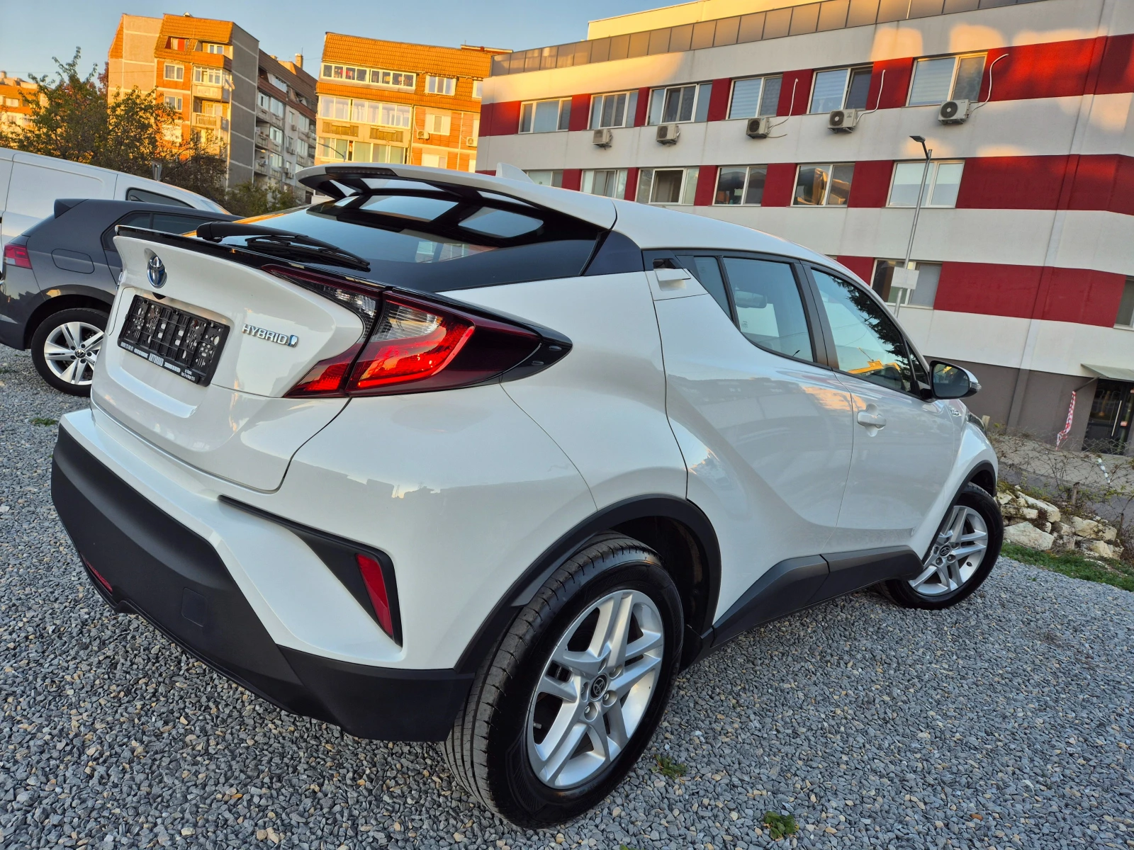 Toyota C-HR 1.8 HIBRID-LED-LINE ASSIST-PODGREV-CAMERA - изображение 2