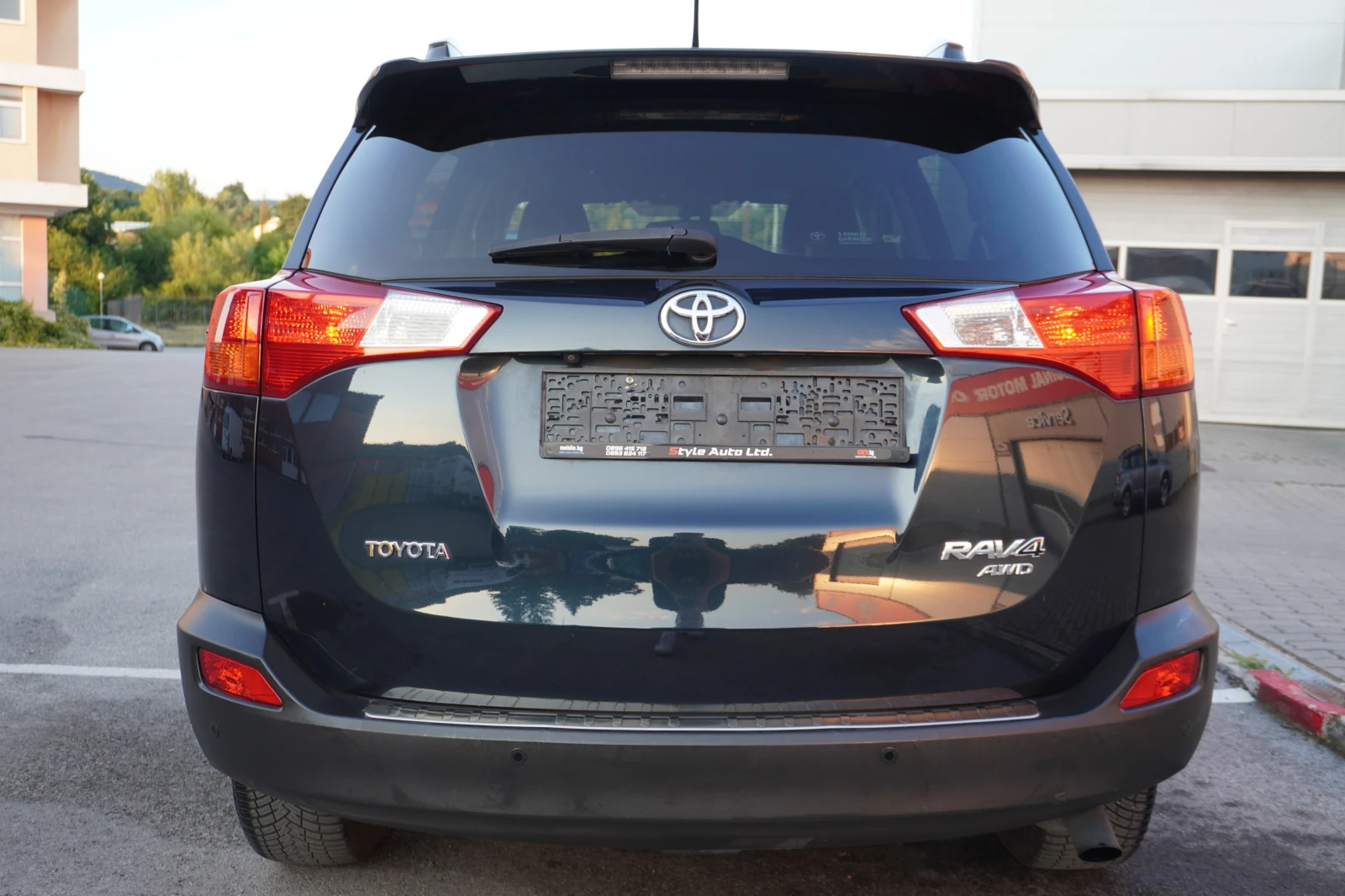 Toyota Rav4 2.2D4D LOUNGE, 4X4, АВТОМАТ, КОЖА, ЕЛ, НАВИ/FULL!! - изображение 4