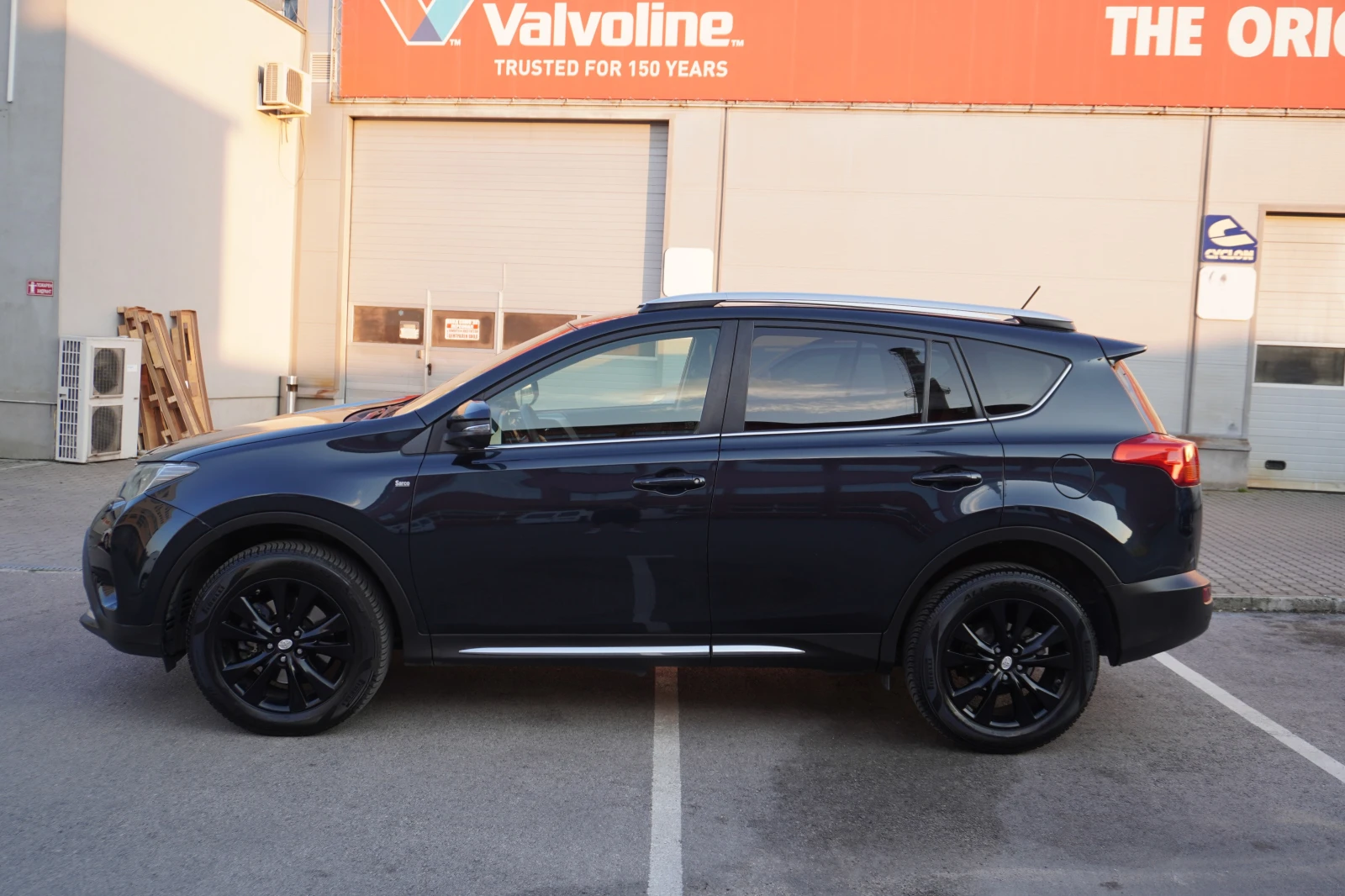 Toyota Rav4 2.2D4D LOUNGE, 4X4, АВТОМАТ, КОЖА, ЕЛ, НАВИ/FULL!! - изображение 2