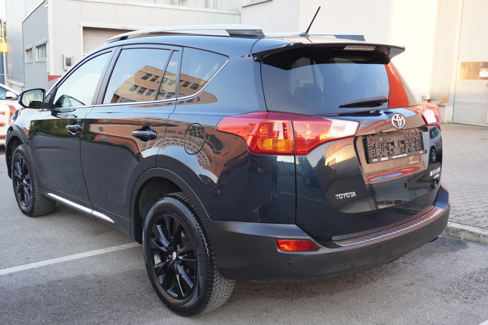 Toyota Rav4 2.2D4D LOUNGE, 4X4, АВТОМАТ, КОЖА, ЕЛ, НАВИ/FULL!! - изображение 3