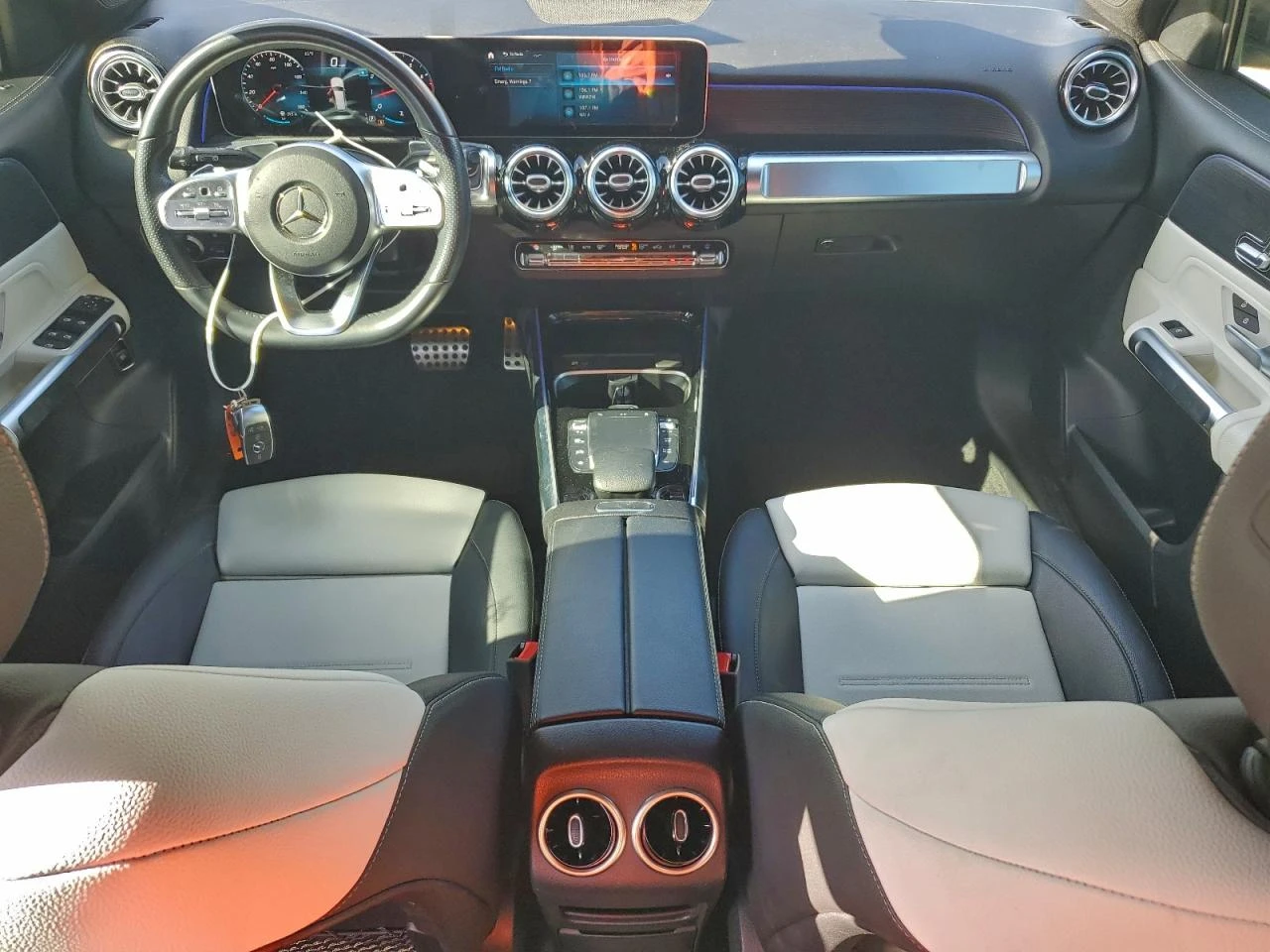 Mercedes-Benz GLB 250* AMG PKG* ПАНОРАМА* NAPPA КОЖА* ACTIVE SUSP*  - изображение 8