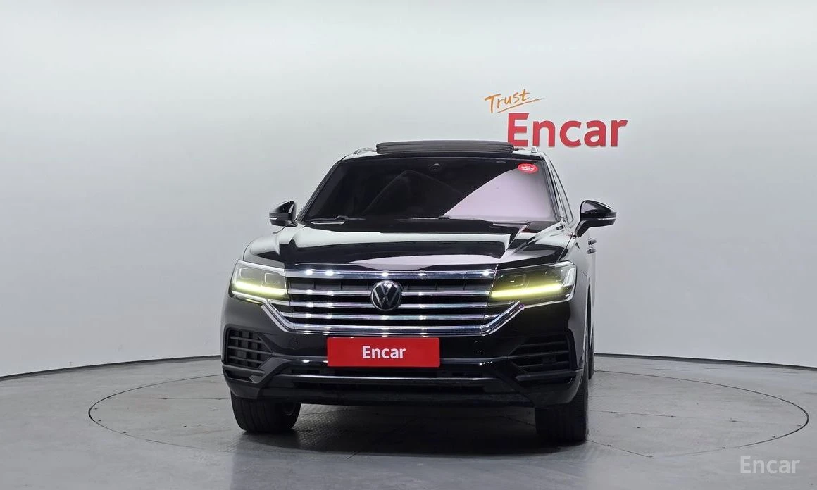 VW Touareg PREMIUM* 3.0TDI* ДИГ* ТАБЛО* ПАНО* КАМЕРИ* 360* , снимка 2 - Автомобили и джипове - 54073123