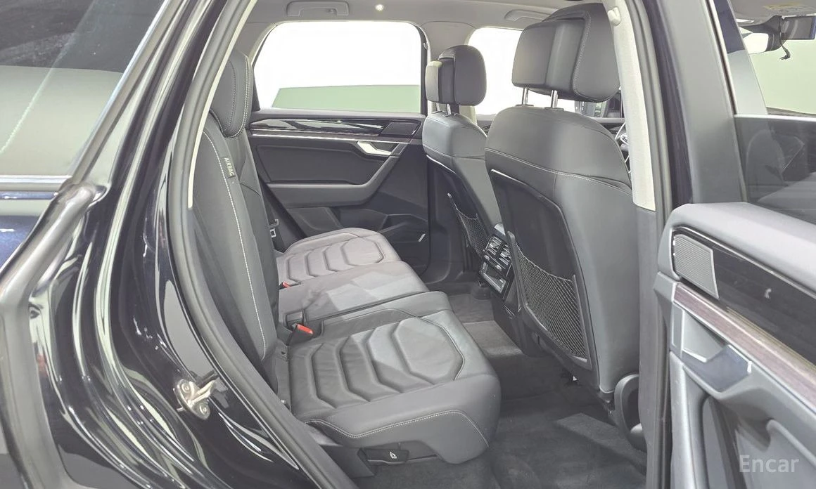 VW Touareg PREMIUM* 3.0TDI* ДИГ* ТАБЛО* ПАНО* КАМЕРИ* 360* , снимка 9 - Автомобили и джипове - 54073123