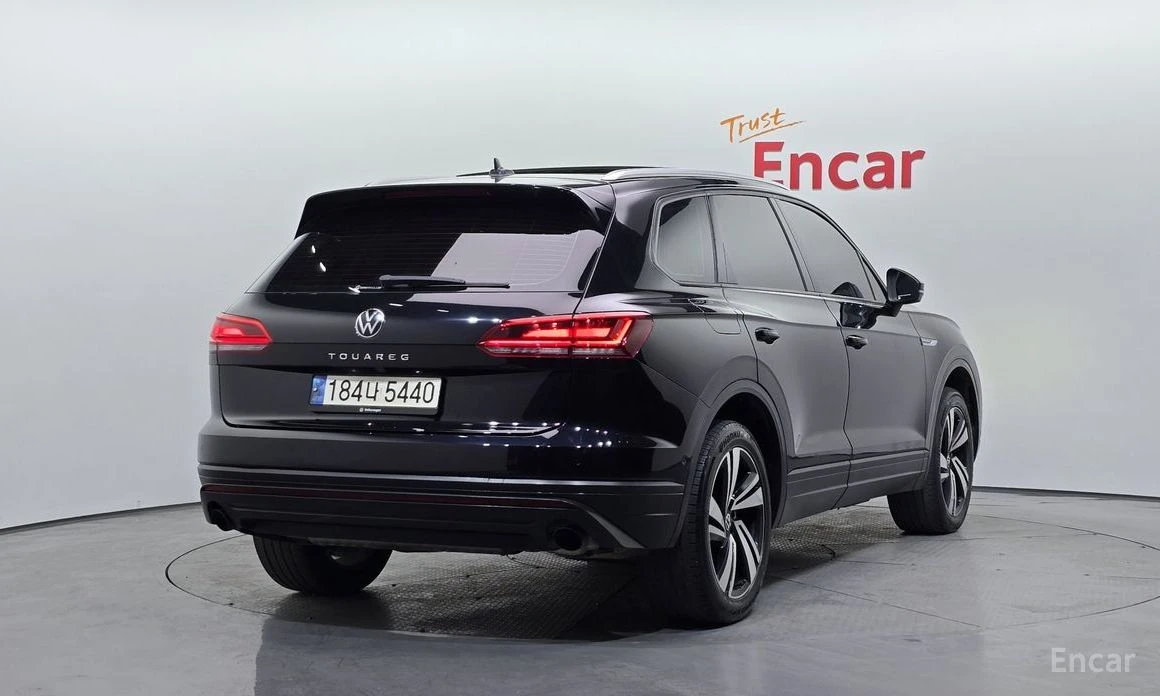 VW Touareg PREMIUM* 3.0TDI* ДИГ* ТАБЛО* ПАНО* КАМЕРИ* 360* , снимка 3 - Автомобили и джипове - 54073123